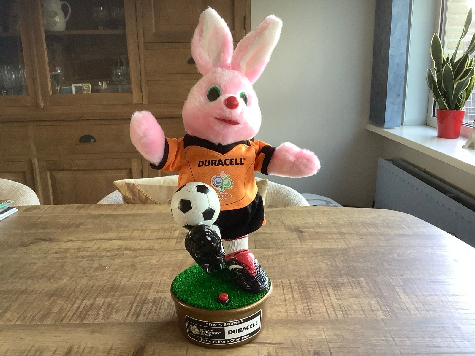 Duracell Konijn FIFA WK 2006 Voetbal Mascotte, Ophalen of Verzenden, Zo goed als nieuw