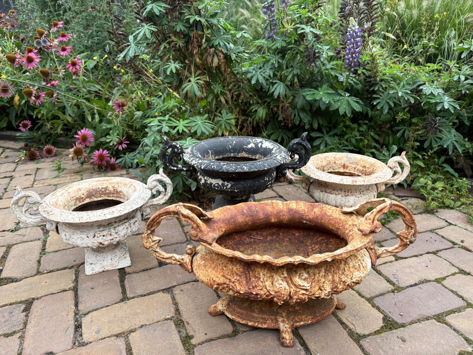4 diverse Gietijzeren nostalgische bloempotten, 25 tot 40 cm, Gebruikt, Rond, Ophalen of Verzenden