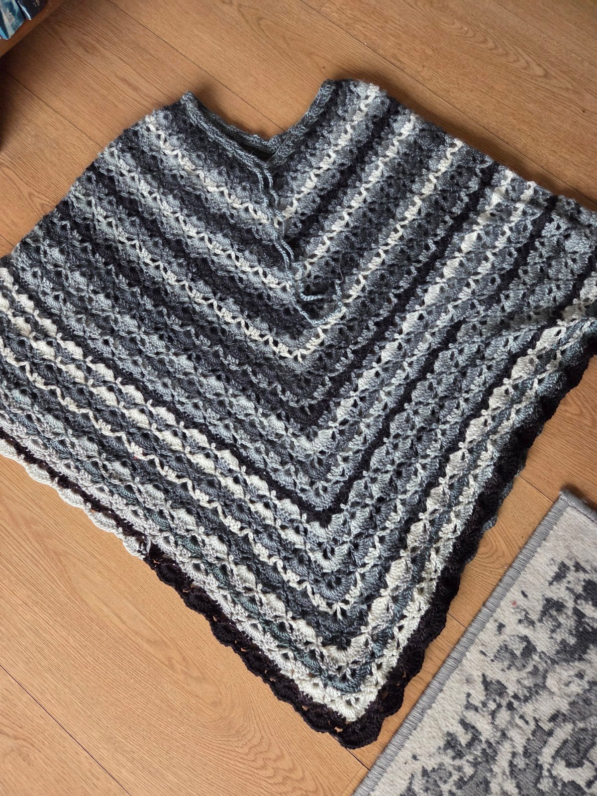 Gehaakte poncho, Ophalen of Verzenden, Gedragen, Maat 46/48 (XL) of groter, Sjaal