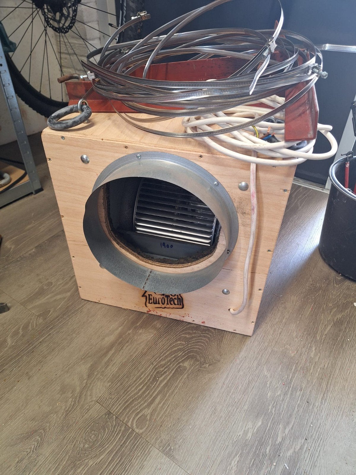 EuroTech Afzuiger/Ventilator in houten behuizing, Doe-het-zelf en Verbouw, Ventilatie en Afzuiging, Ophalen, Afzuiger