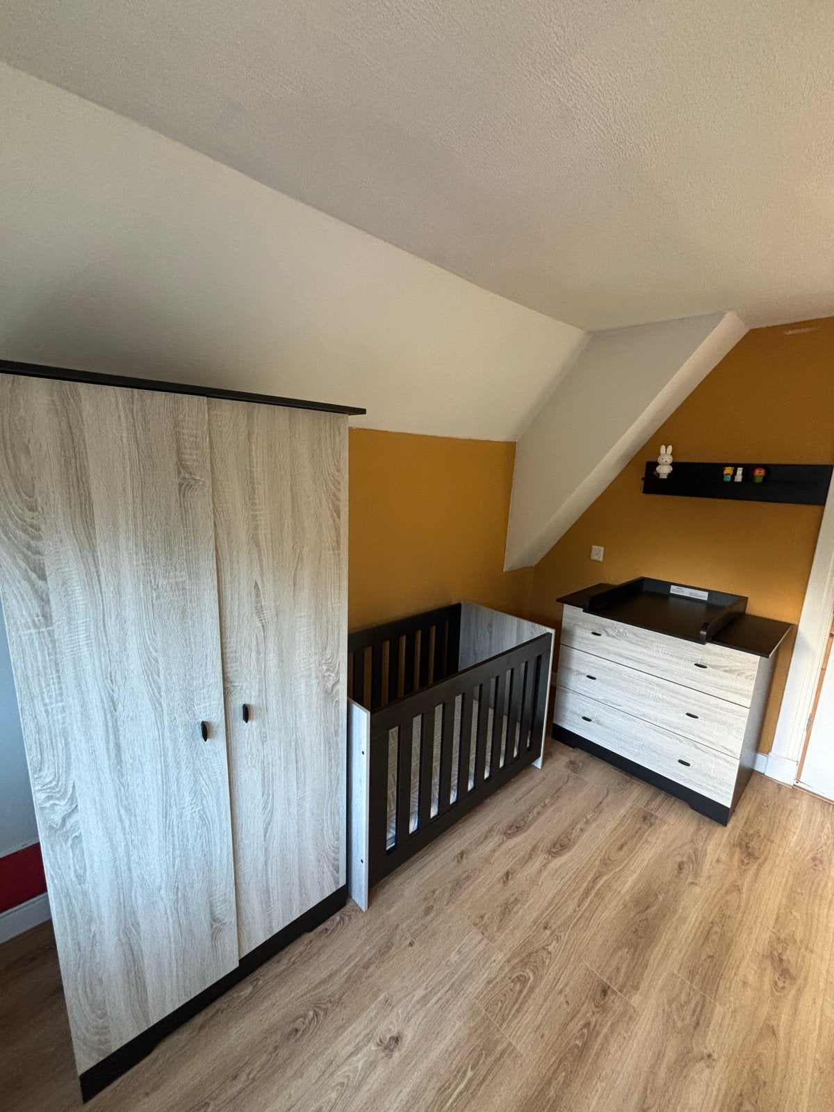 Complete babykamer set: Ledikant, Commode en Kledingkast, Ophalen, Zo goed als nieuw, Jongetje of Meisje