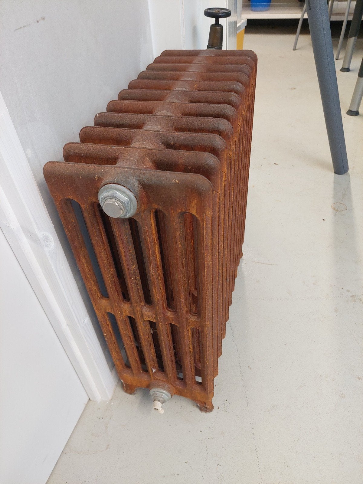 Radiator gietijzer + kraan, Ophalen, Gebruikt, Radiator, 30 tot 80 cm