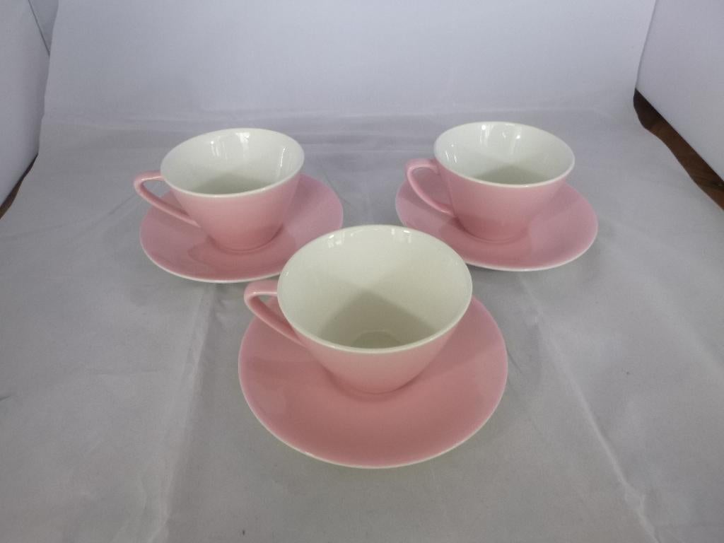 3 mooie retro kop en schotels in roze kleur (Boch), Ophalen of Verzenden, Huis en Inrichting