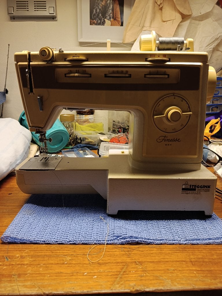 Gebruikte naaimachine met toebehoren, Ophalen, Gebruikt, Naaimachine, Overige merken