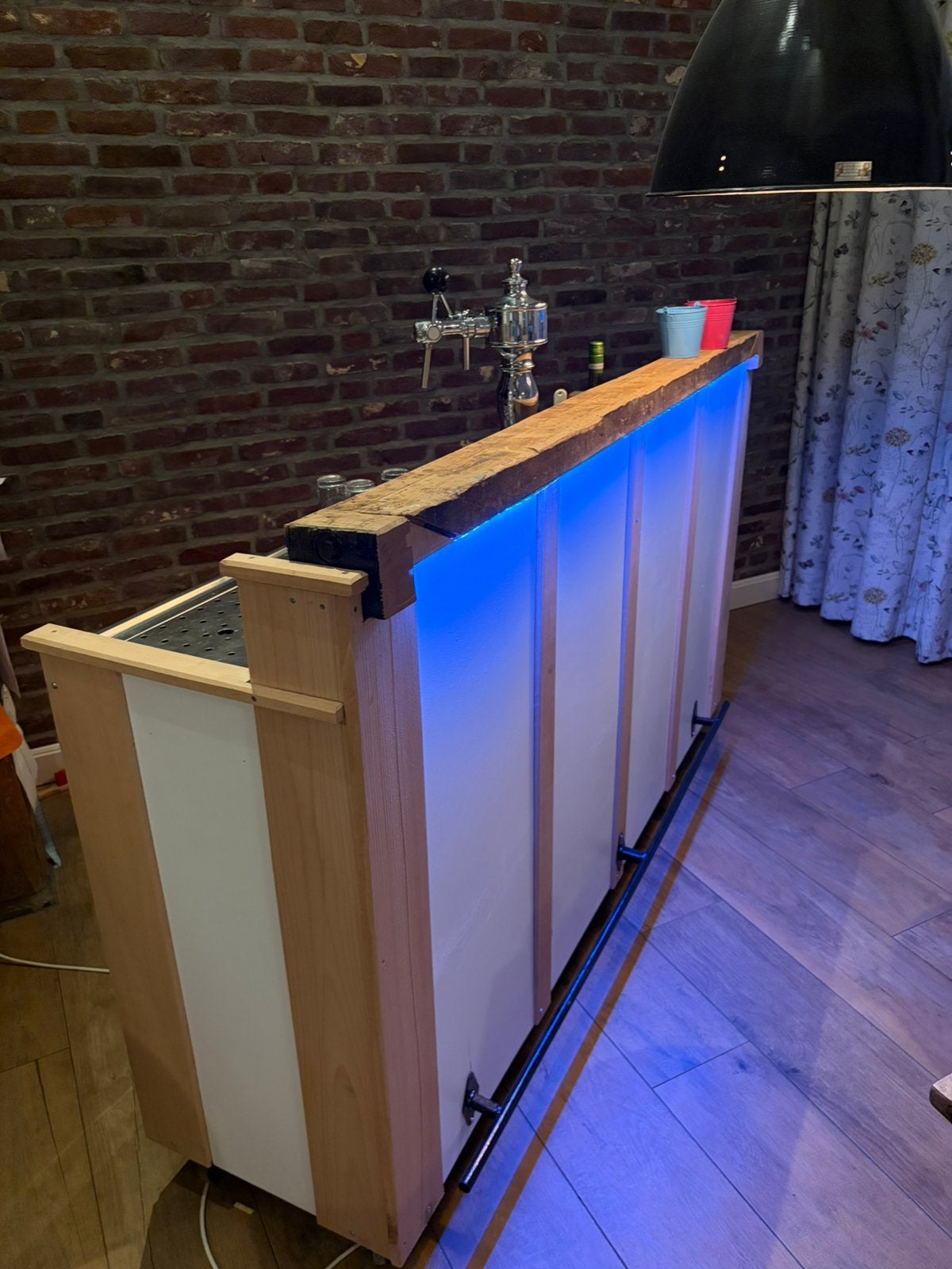 Nieuwe gebouwde bar uniek. Compleet tapinstallatie, Ophalen, Zo goed als nieuw