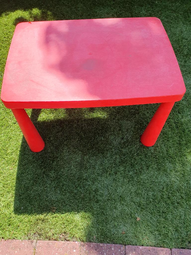 Ikea rode speeltavel, Kinderen en Baby's, Kinderkamer | Tafels en Stoelen, Ophalen of Verzenden, Gebruikt, Tafel(s)
