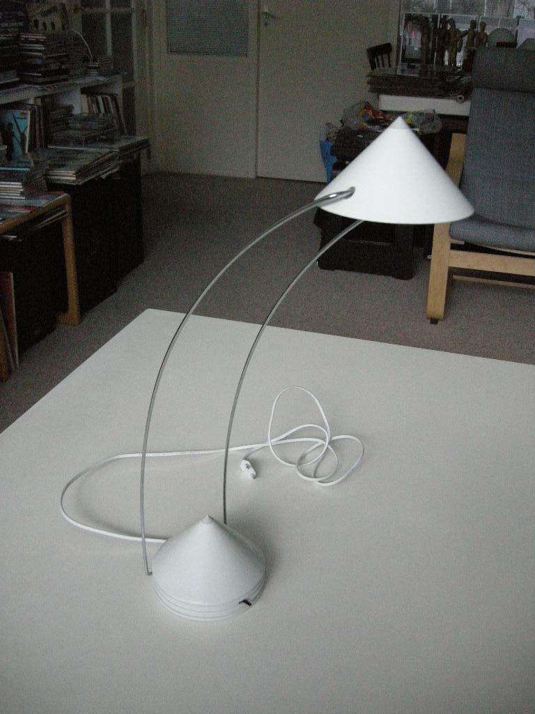 Bureaulamp Memphis design vintage - nieuwst., Huis en Inrichting, Lampen | Tafellampen, Ophalen, 50 tot 75 cm, Memphis design vintage