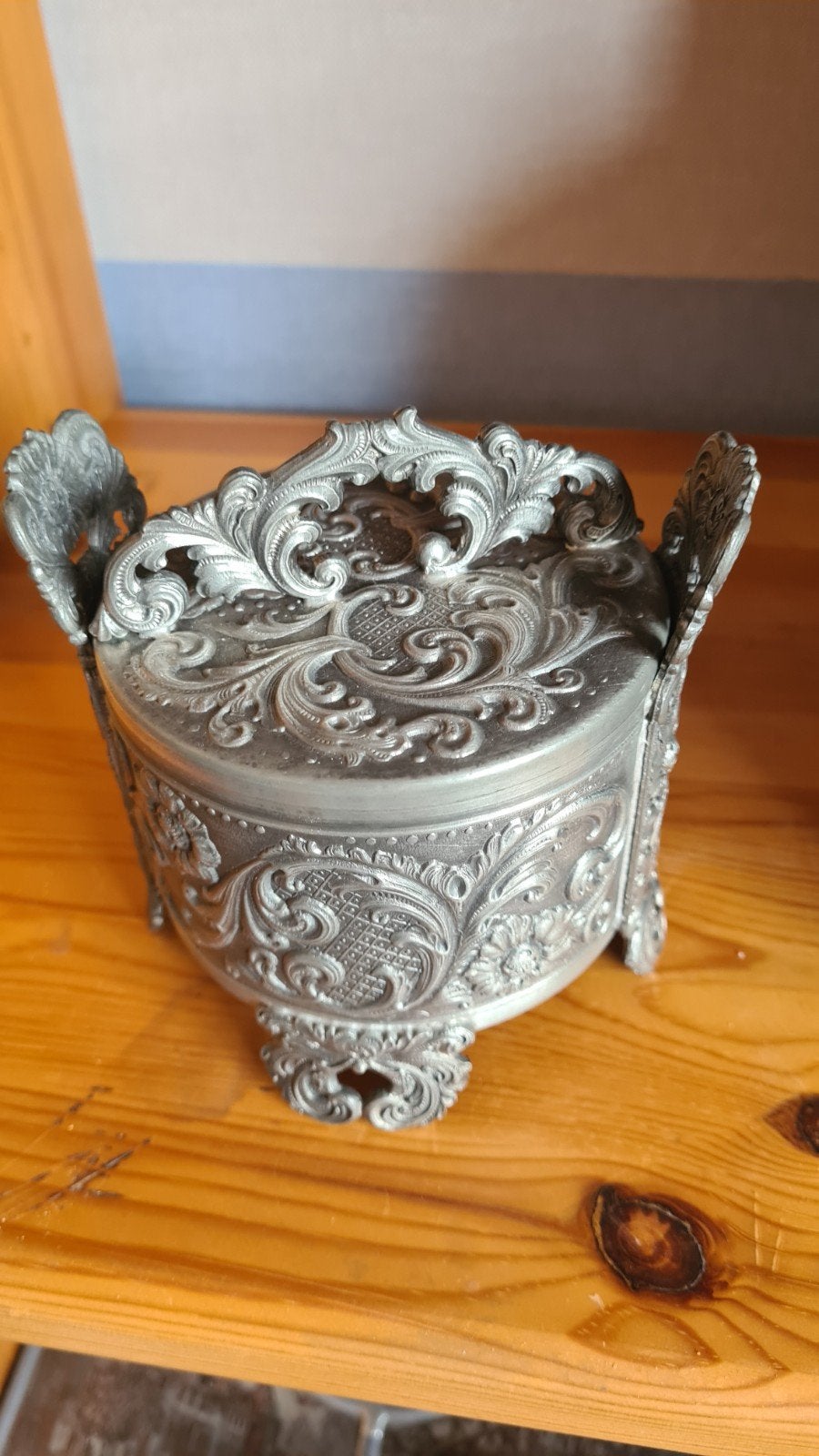 Antieke noors tinnen bobonnière met sierlijke gravures, Antiek en Kunst, Antiek | Tin, Ophalen of Verzenden