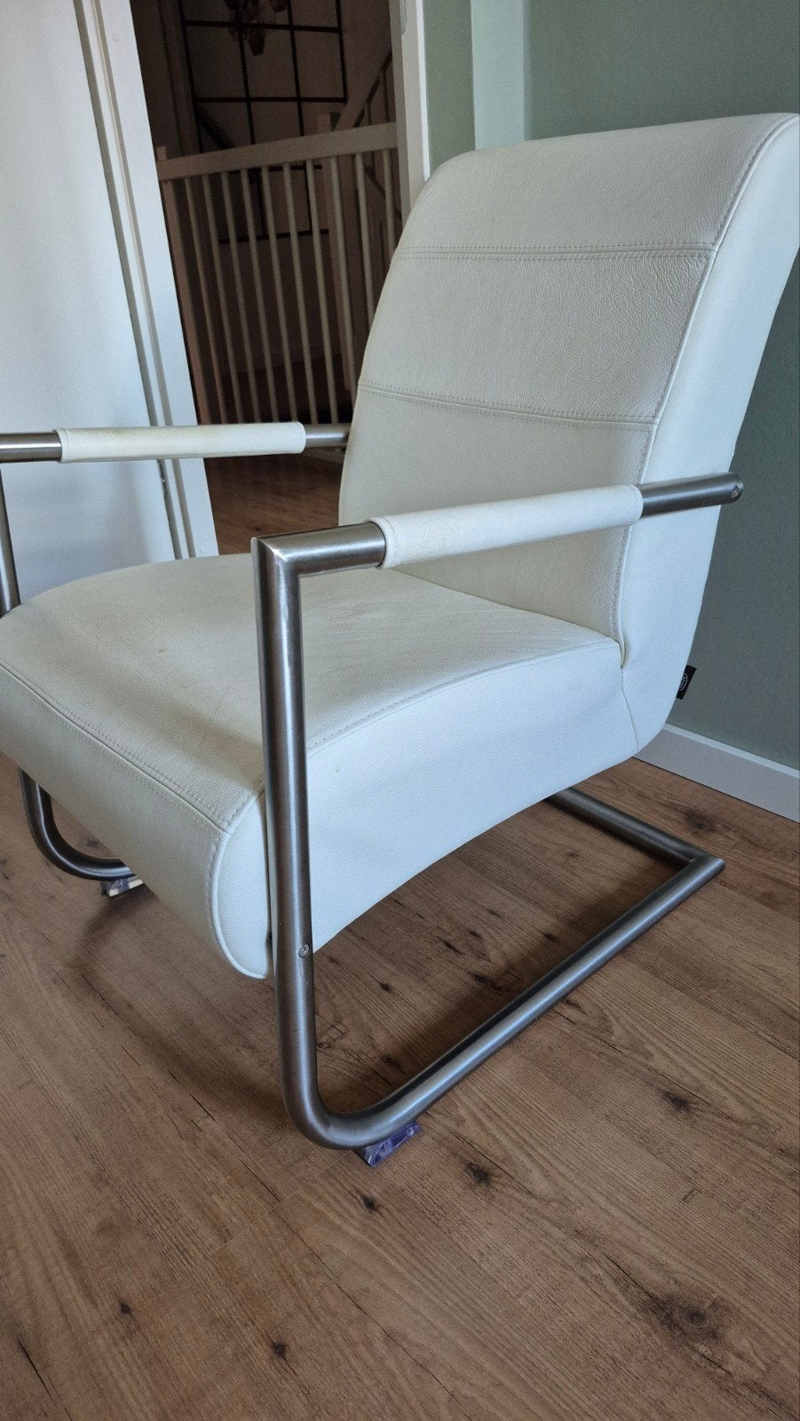 Henders & Hazels stoel - Wit leer met metalen frame, Ophalen, Gebruikt, Wit, Modern, comfortabel