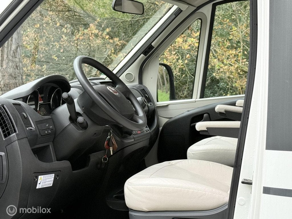 Adria MATRIX 670DL HEFBED+ENKELE BEDDEN, Caravans en Kamperen, Campers, Bedrijf, Adria, Adria, 7 tot 8 meter