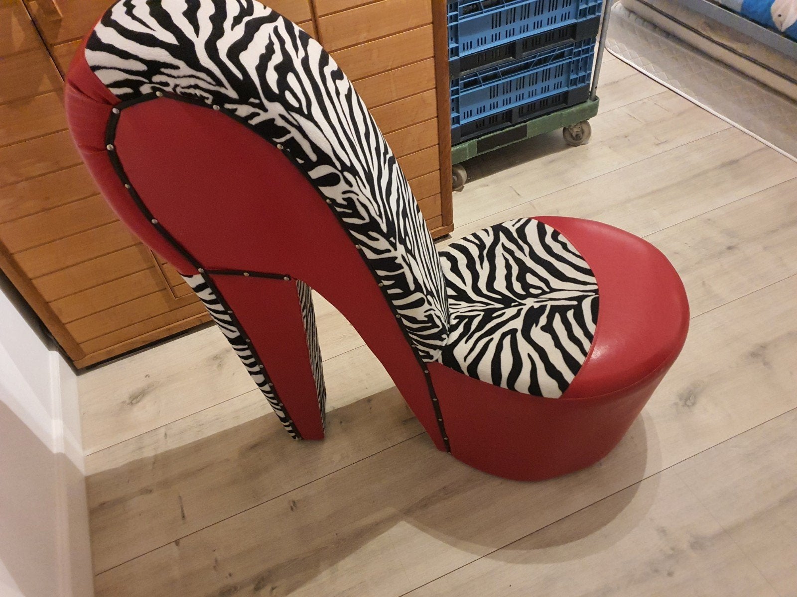 Unieke Hoge Hak Stoel - Rood met Zebraprint, Huis en Inrichting, Stoelen, Ophalen, Gebruikt, Modern, Speels, Glamour, Eén