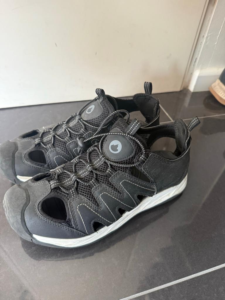 Comfortabele zwarte sandalen/waterschoenen, maat 41, Kleding | Dames, Schoenen, Ophalen of Verzenden, Gedragen, Zwart, Sandalen of Muiltjes