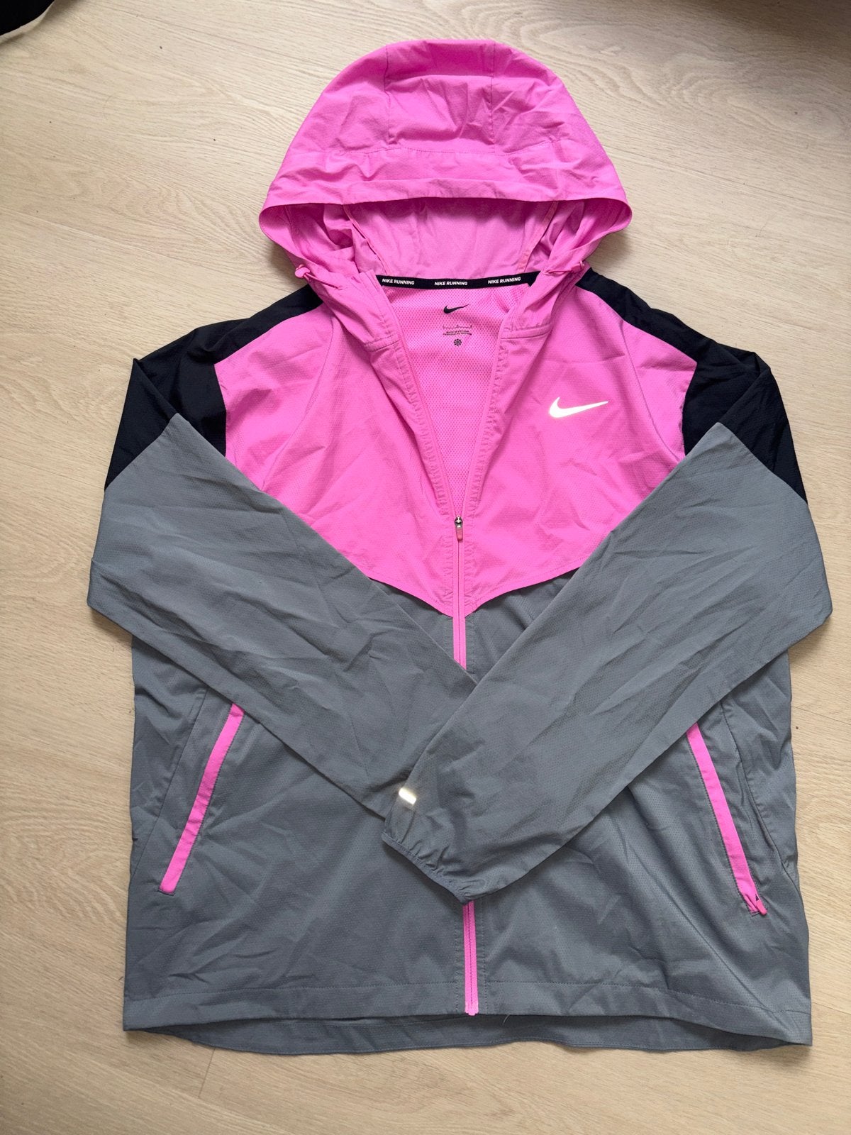Nike Miller Hardloopjack Roze/Grijs Maat L, Ophalen of Verzenden, Gedragen, Roze, Hardlopen of Fietsen
