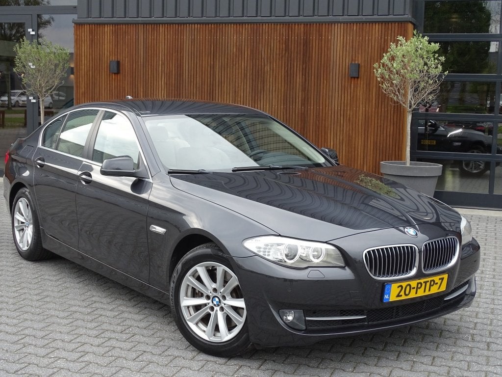 BMW 5 Serie 528i 259PK automaat / High Executive / *NAP*, Auto's, Euro 5, Gebruikt, 2000 kg, 259 pk