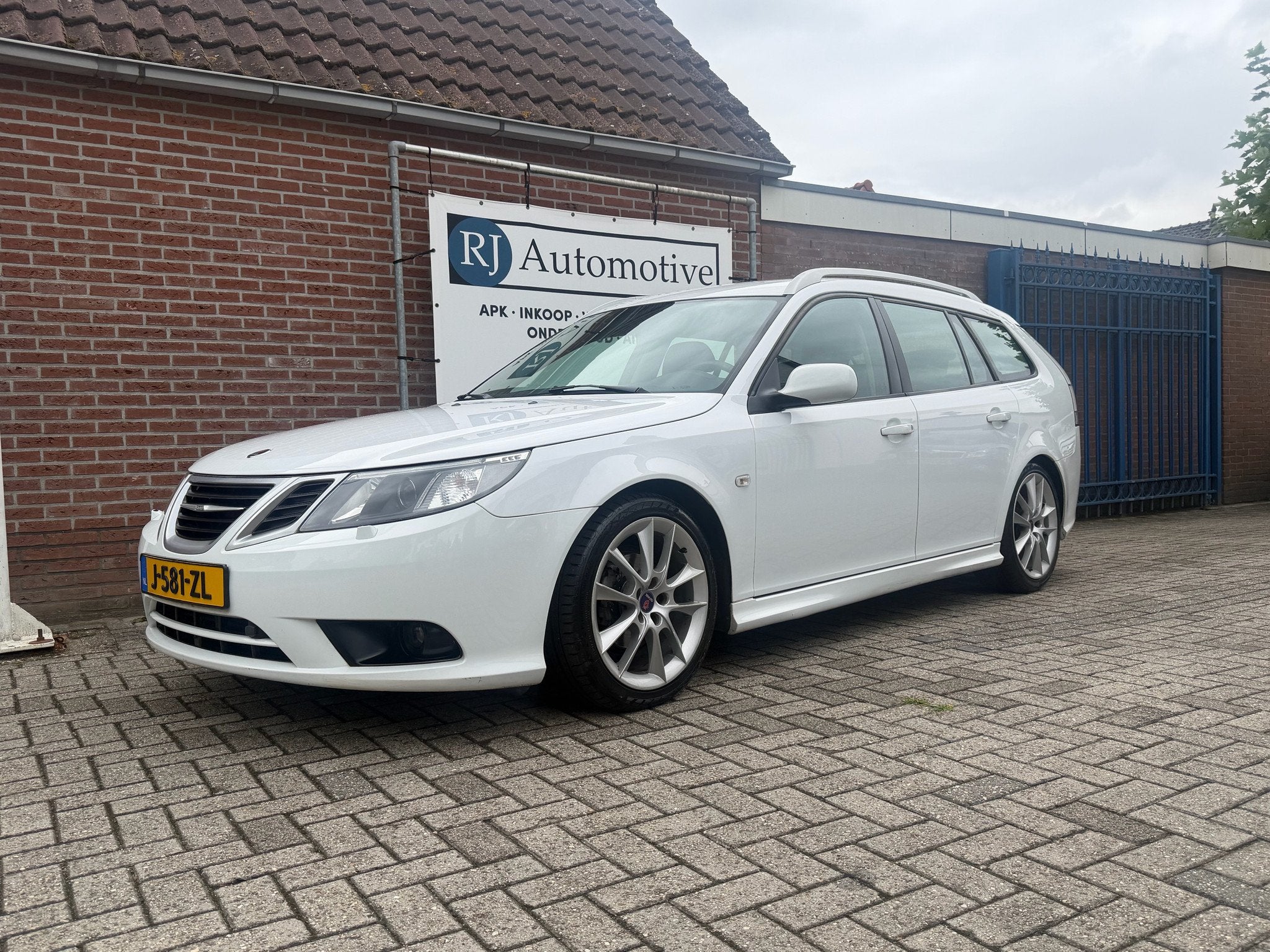 Saab 9-3 2.0t BP Vector NIEUWE APK/CLIMA/TREKHAAK (bj 2011), Auto's, 4 cilinders, Wit, Handgeschakeld, 1600 kg