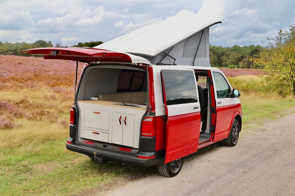 Volkswagen Transporter T6 buscamper - nieuw interieur, Buscamper of Camperbus, Volkswagen, Tot en met 2, Bedrijf