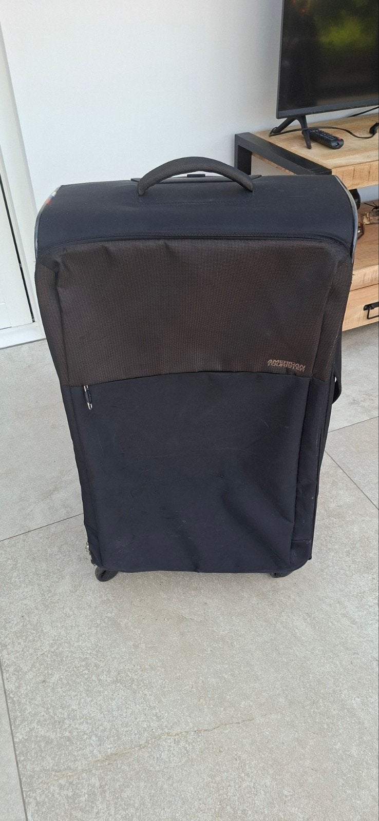 American Tourister Koffer met slot en bagageriem, Sieraden, Tassen en Uiterlijk, Koffers, Gebruikt, Zacht kunststof, 35 tot 45 cm