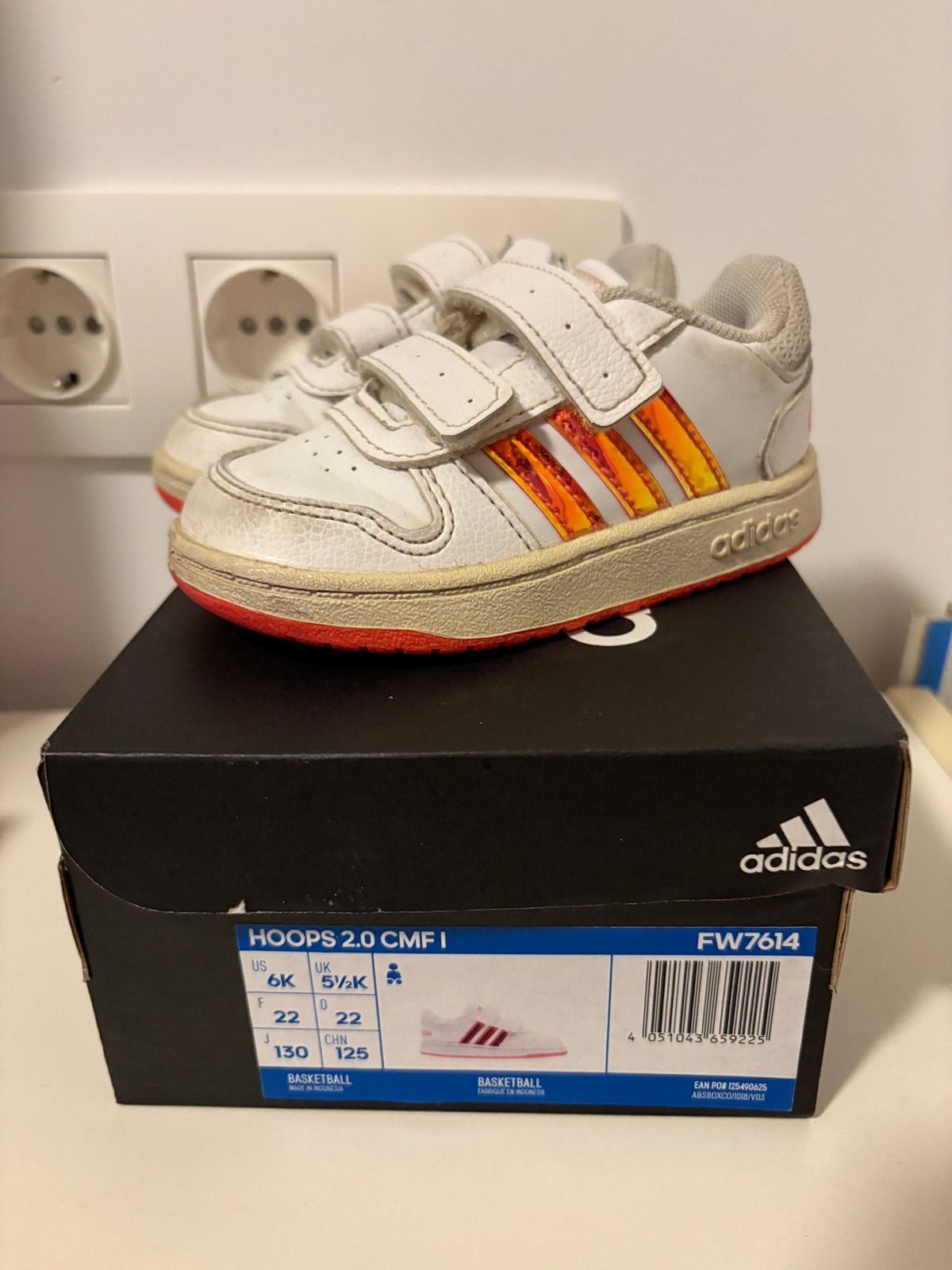 Adidas hoops 2.0 cmf maat 22, Schoentjes, Meisje, Ophalen of Verzenden, Zo goed als nieuw