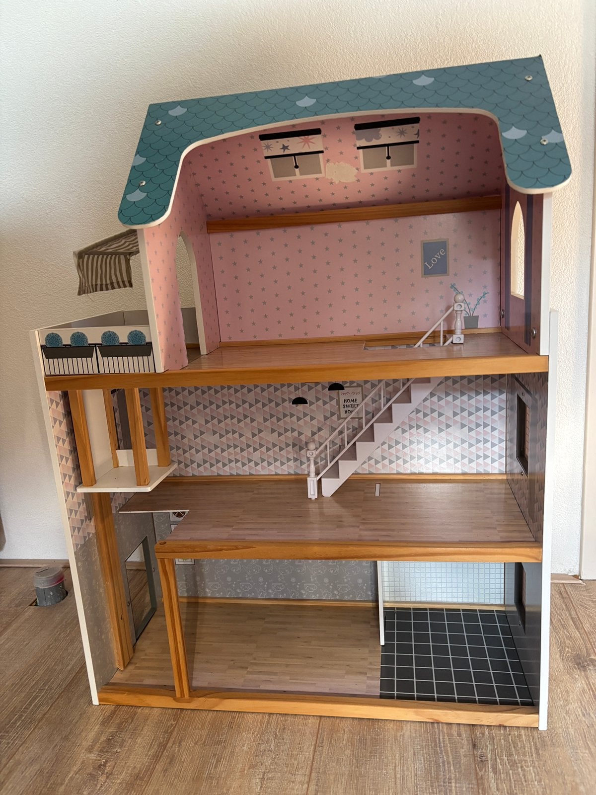 Keukentje met veel meubels en poppetjes, Verzamelen, Ophalen, Zo goed als nieuw, Poppenhuis