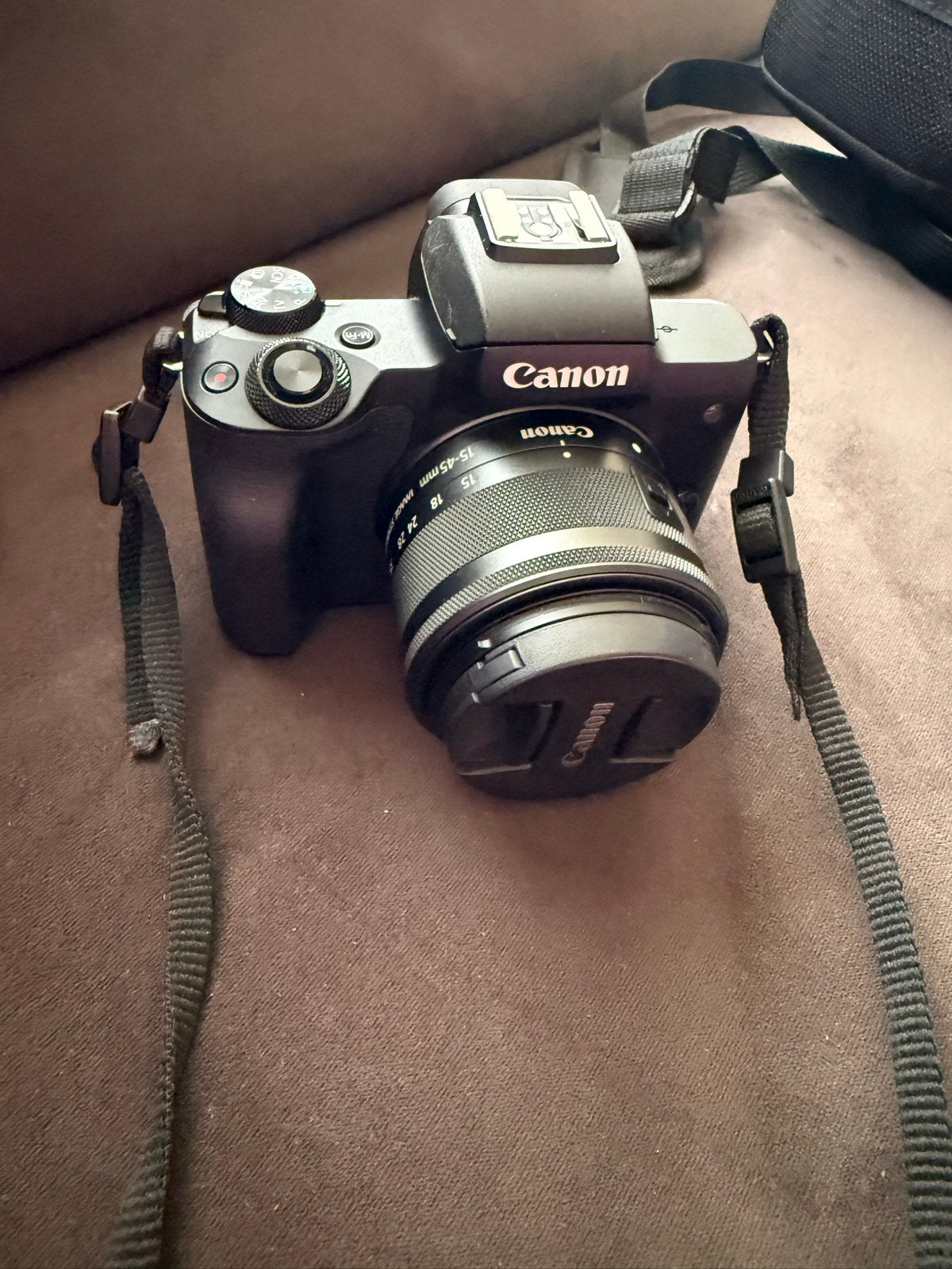Canon EOS M50 systeemcamera met 15-45mm lens, Canon, Zo goed als nieuw, 4 t/m 7 keer, Accu