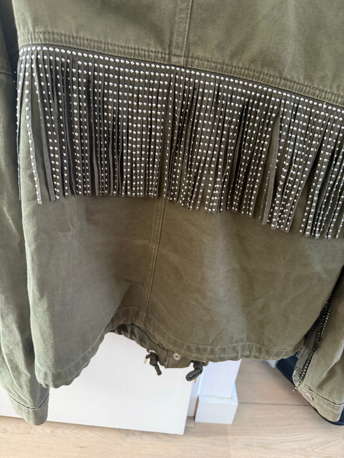 Khaki spijkerjasje met franjes en steentjes, Ophalen, Gedragen, Maat 42/44 (L), Groen