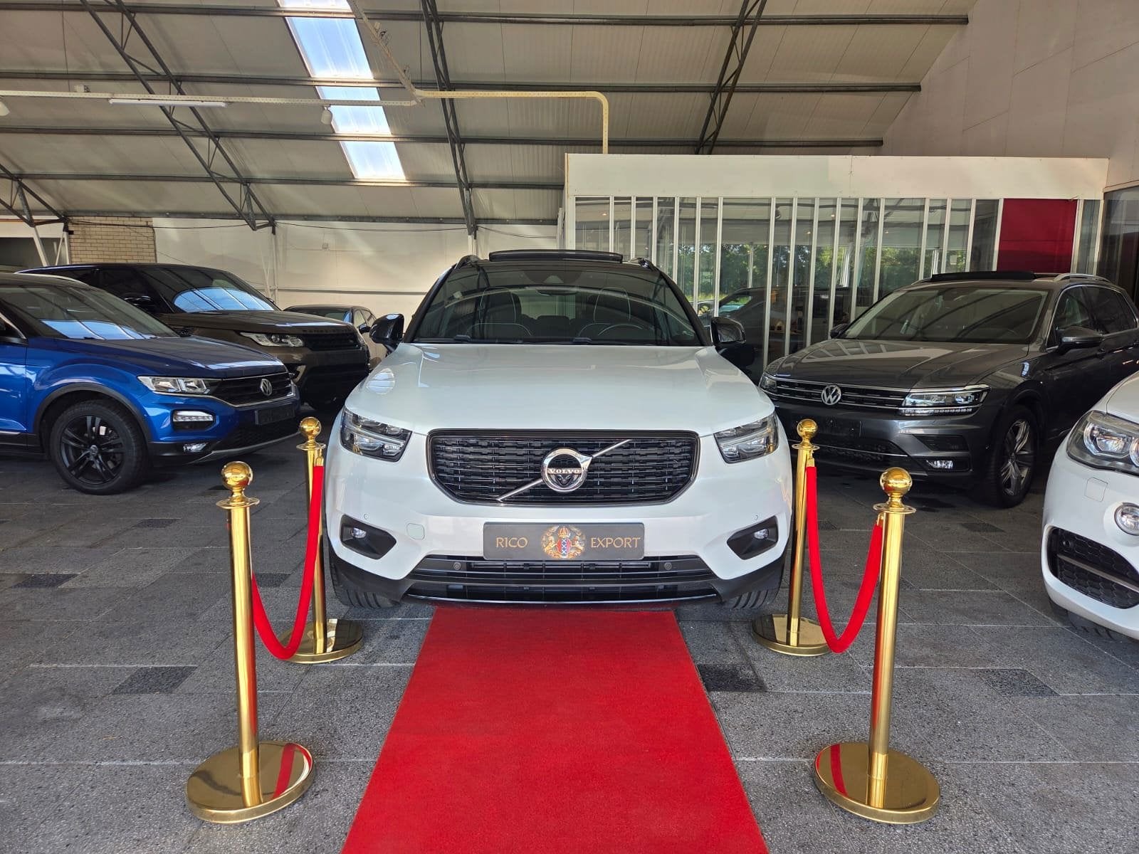 Volvo XC40 R-Design! 4X4! PANORAMA ! 190pK! FULL!, Auto's, Automaat, Gebruikt, Euro 6, 1969 cc