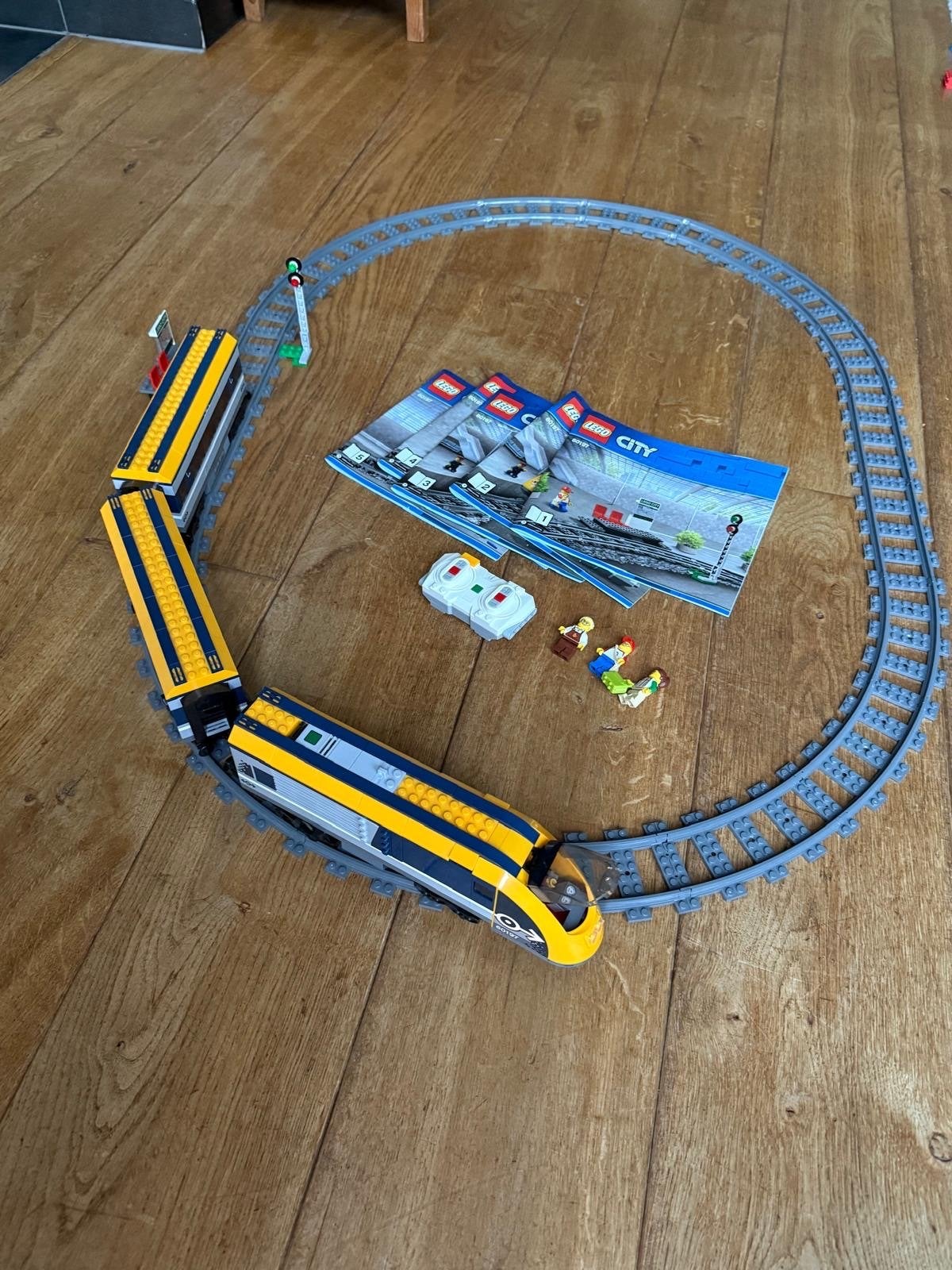 Lego City Passagierstrein 60197 complete set met extra rails