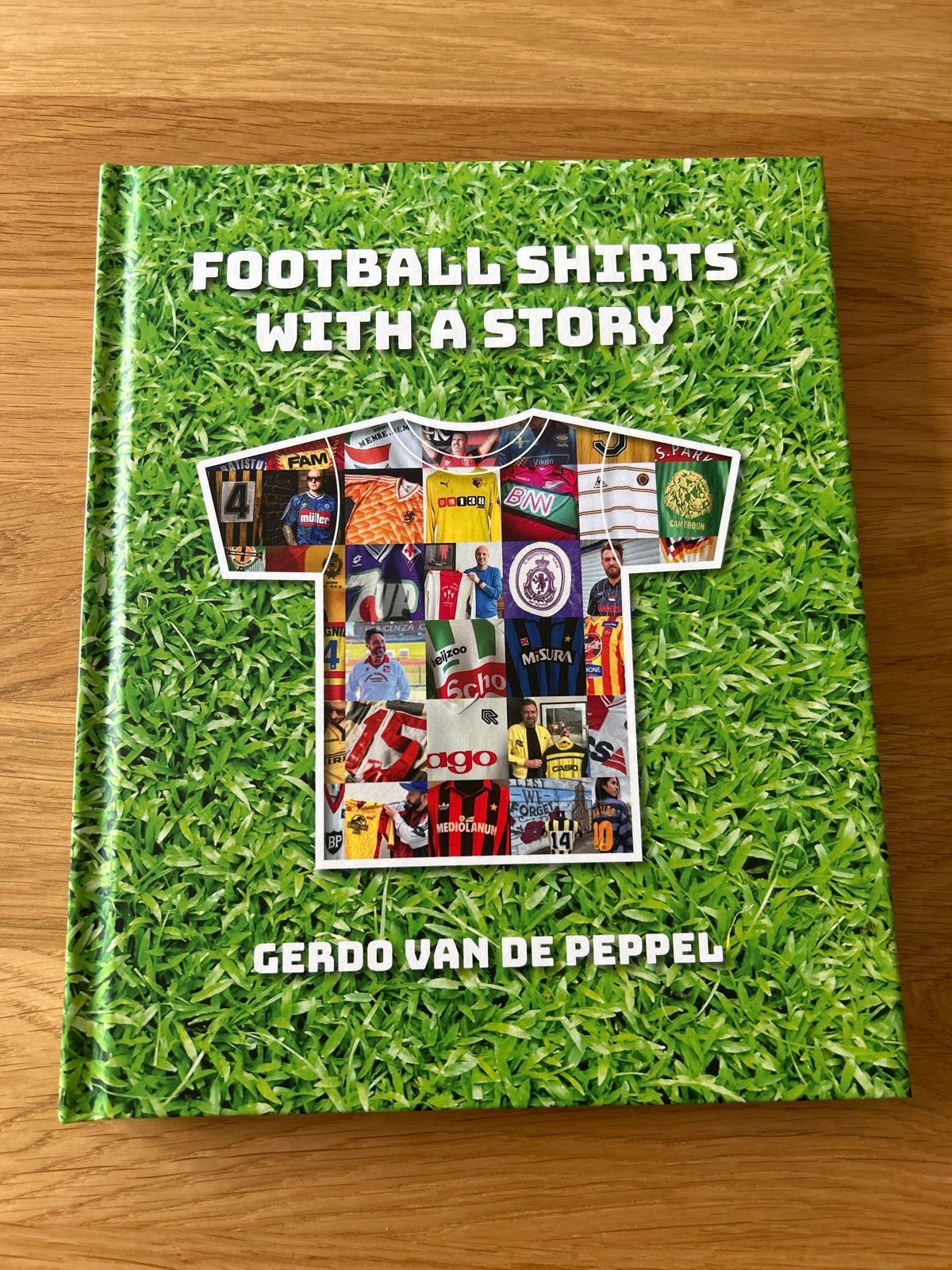 Football Shirts with a Story - Gerdo van de Peppel, Ophalen of Verzenden, Zo goed als nieuw, Balsport