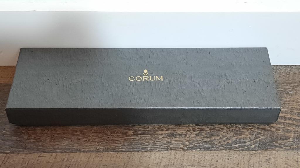 Vintage Zwarte Corum Suede Horloge Doos met Omdoos, Ophalen of Verzenden, Gebruikt