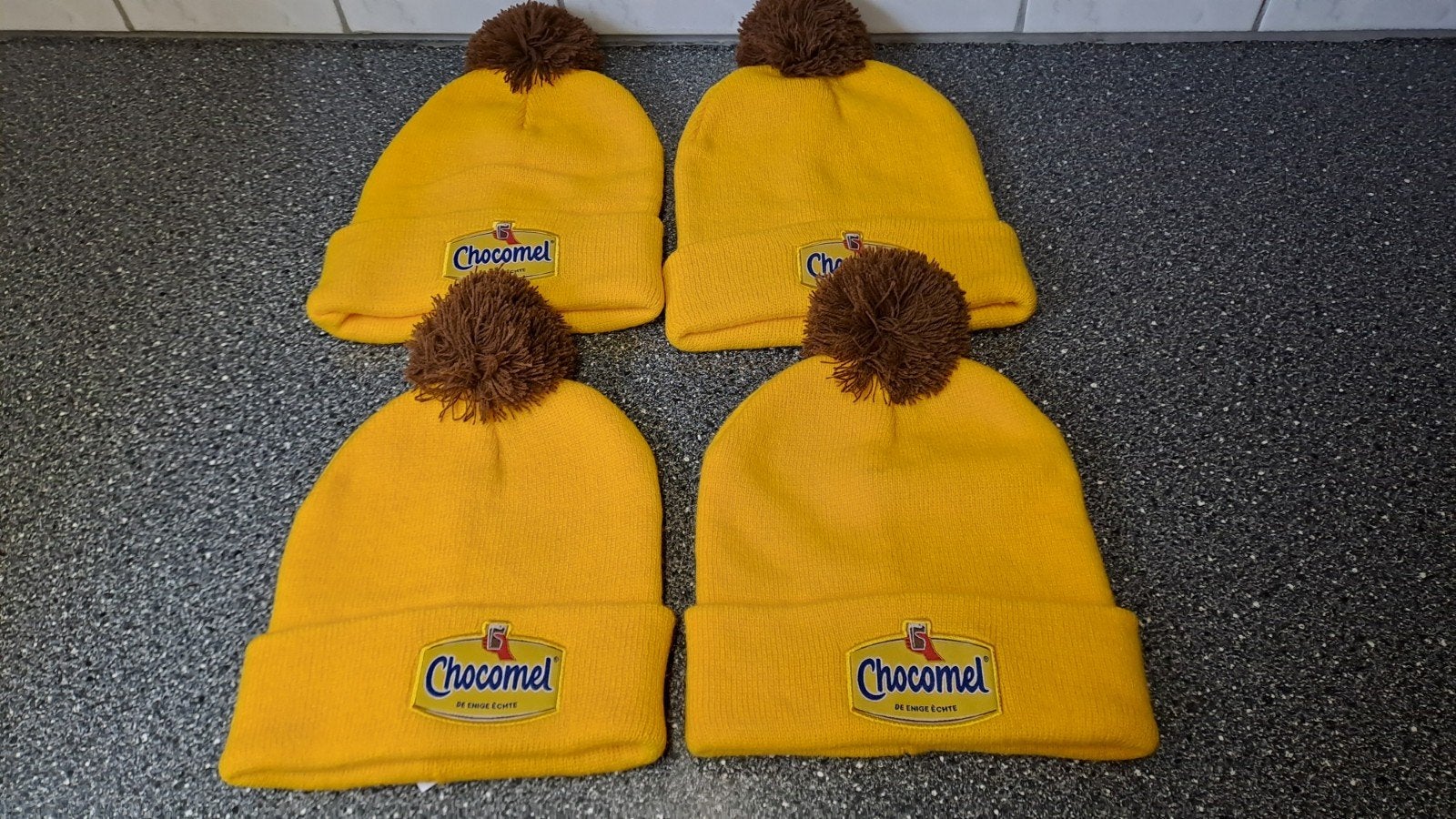 Chocomel Mutsen - Nieuw en Ongebruikt (4 stuks beschikbaar), Gebruiksvoorwerp, Onbekend, Nieuw, Ophalen of Verzenden