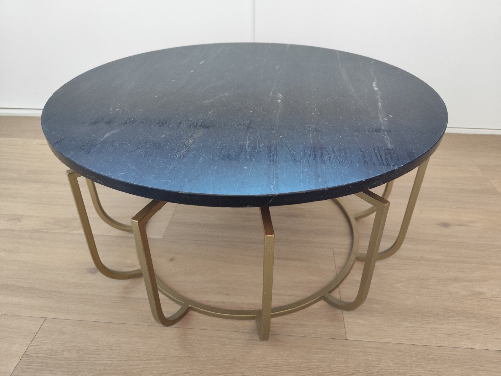 Salontafel/ rond/ zwart marmer/ goud metaal onderstel, Ophalen, 50 tot 100 cm, Rond, 50 tot 100 cm