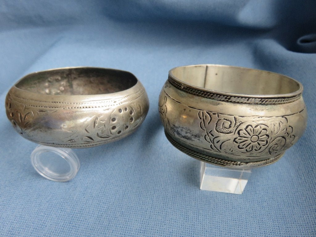 Armbanden met versieringen - 20e eeuw, Sieraden, Tassen en Uiterlijk, Ophalen of Verzenden, Gebruikt, Zilver, Overige materialen