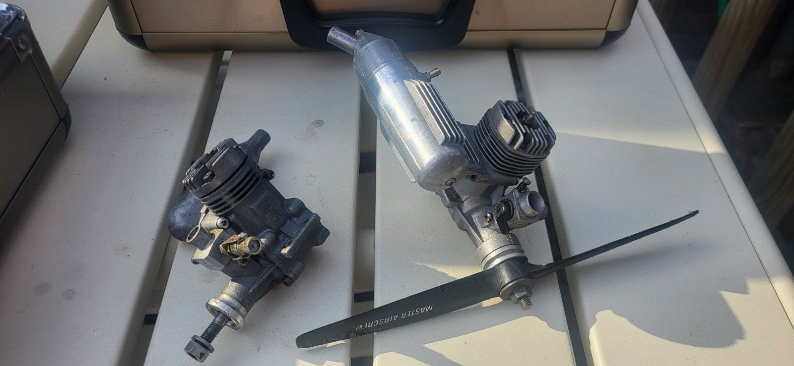 2x Nitro motoren (Enya SS 25 en OS MAX FX), Ophalen of Verzenden, Gebruikt, Nitro, Onderdeel