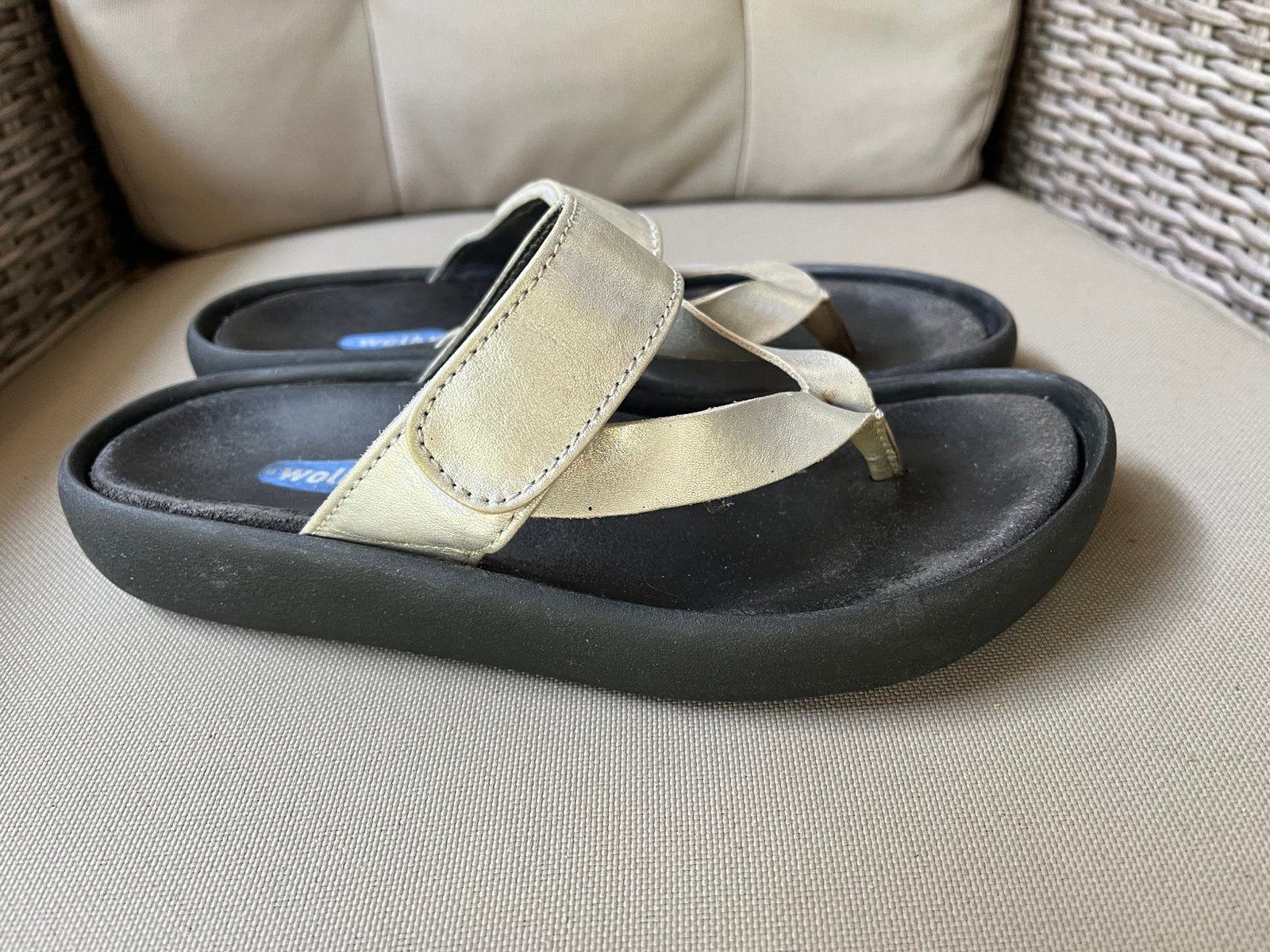 Wolky teenslippers zilver kleur leer maat 36, Kleding | Dames, Schoenen, Ophalen of Verzenden, Zo goed als nieuw