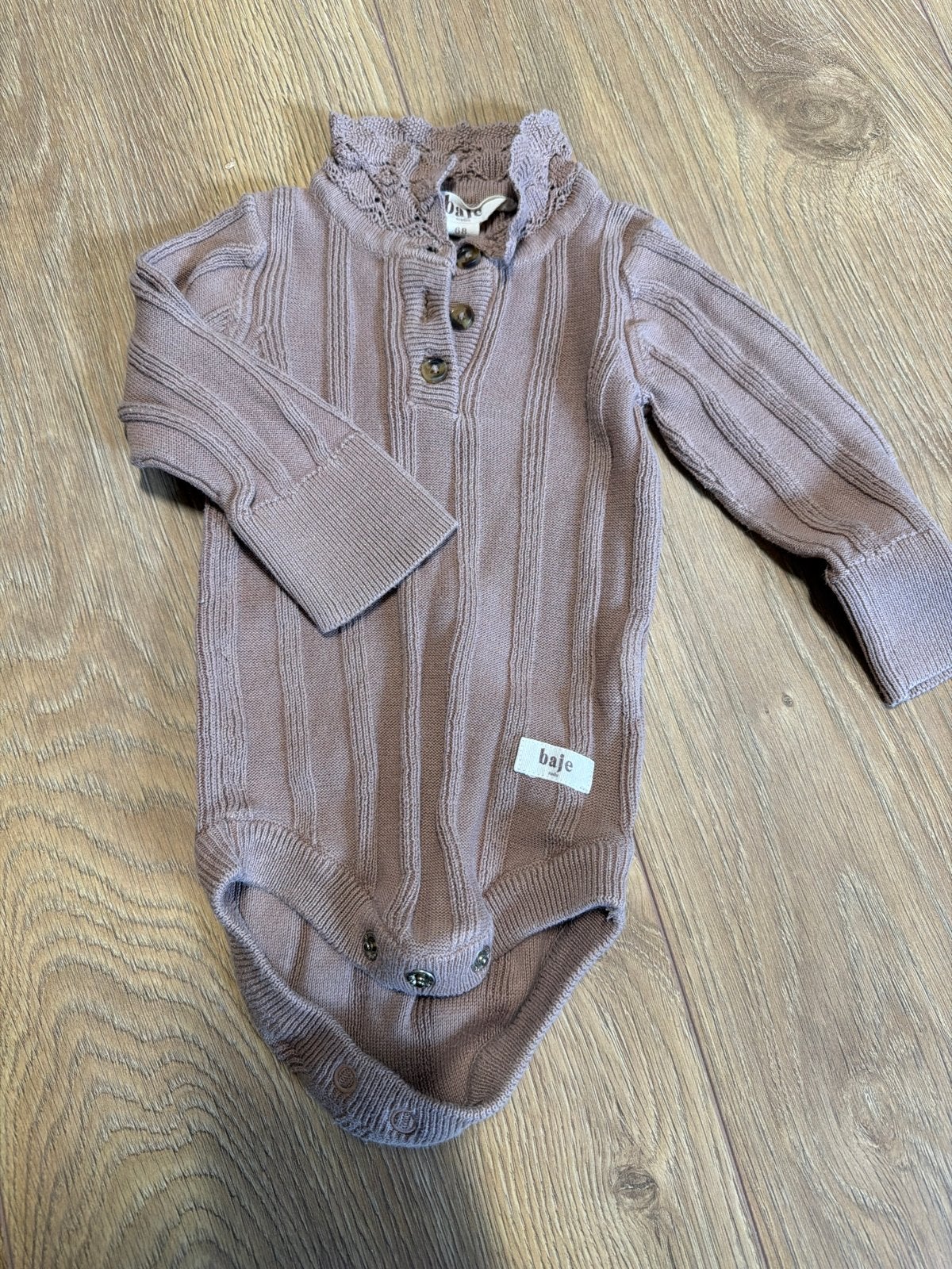 Schattige gebreide romper van Baje, maat 68 (1-3 maanden), Kinderen en Baby's, Ophalen of Verzenden, Zo goed als nieuw, Jongetje of Meisje
