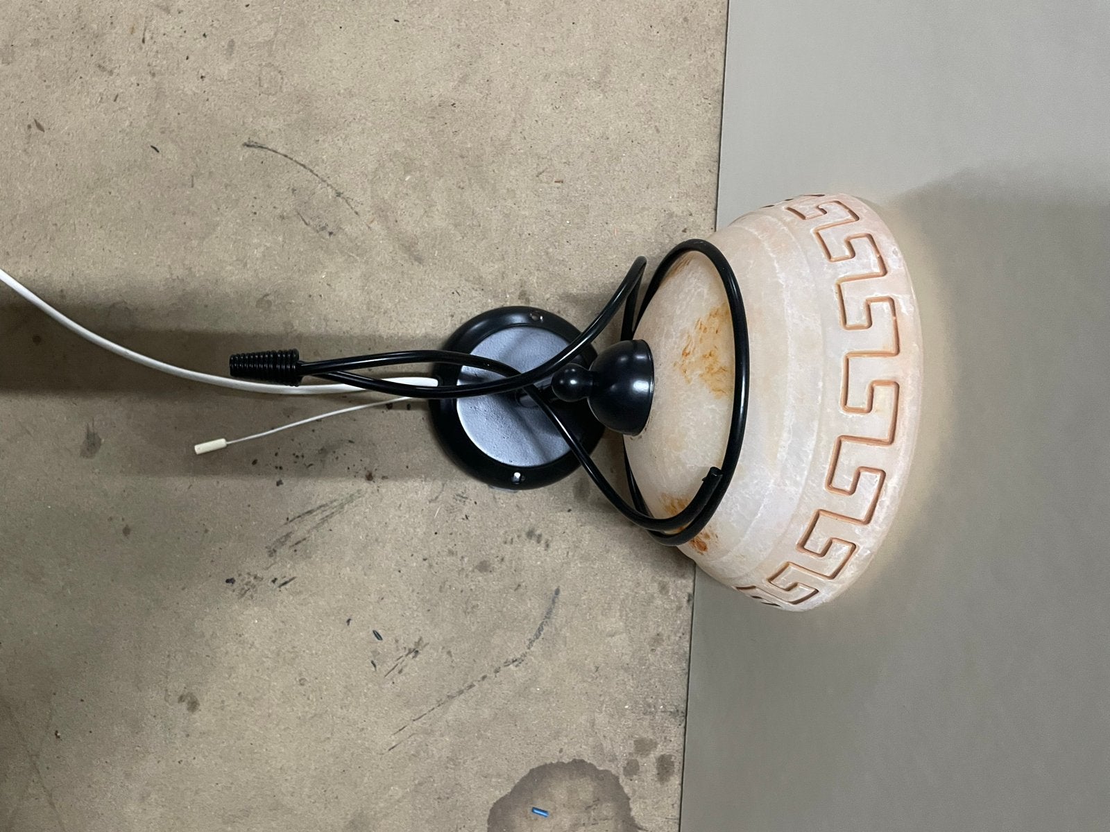 Wandlamp met marmerlook kap en metalen armatuur, Ophalen, Gebruikt