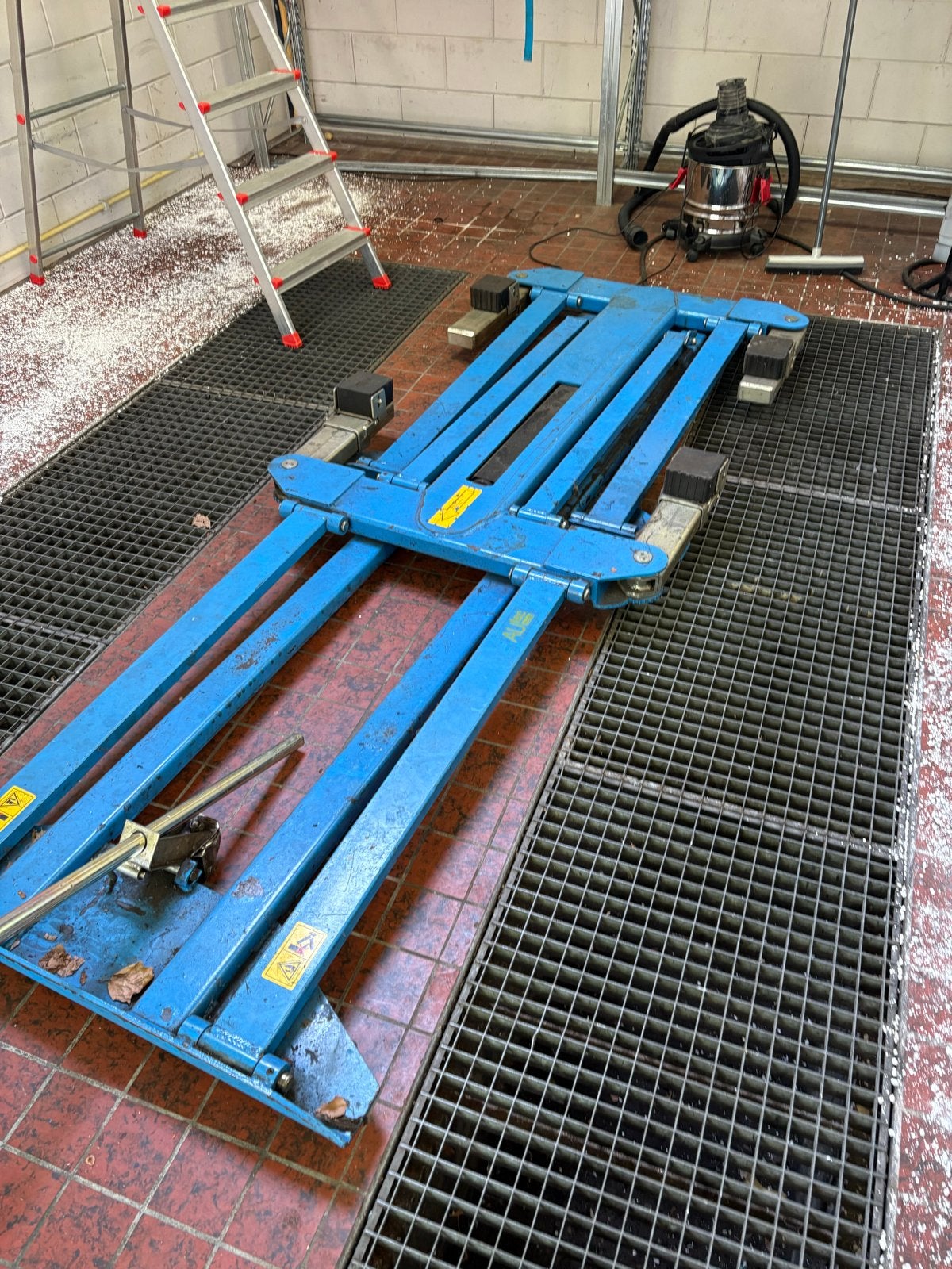 Poetsbrug voor auto's - 2000kg hefvermogen, Ophalen, Gebruikt