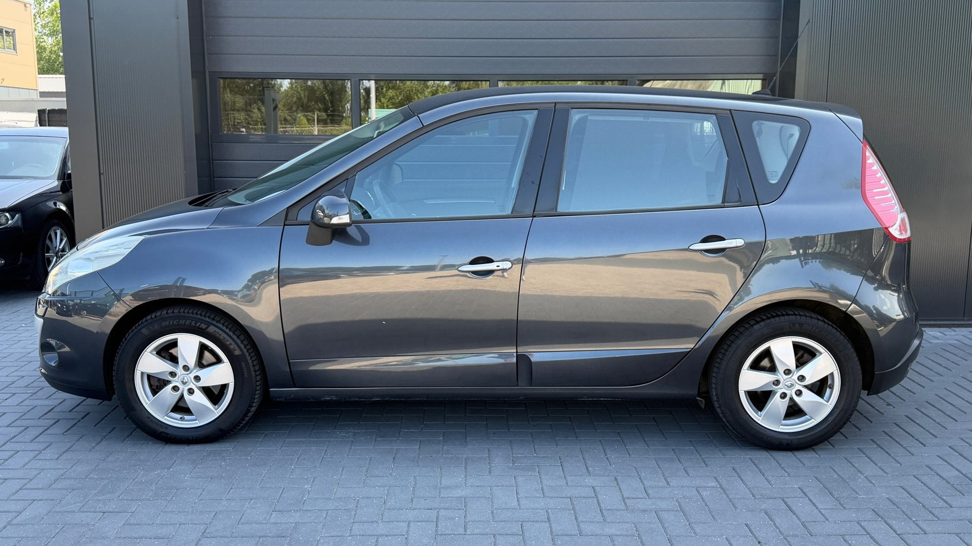 Renault Scénic 2.0 Dynamique|Keyless|PDC|Airco|Cruise|Navi, Auto's, Renault, Gebruikt, 4 cilinders, Origineel Nederlands, Zilver of Grijs