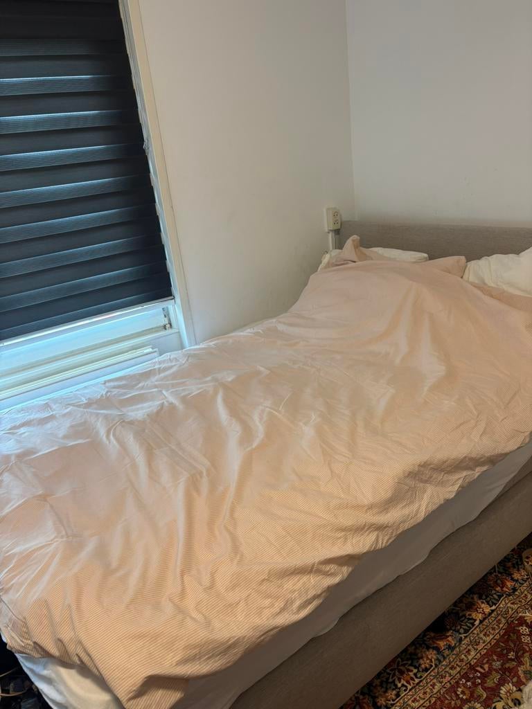 Boxspring Isabella 140x200, Huis en Inrichting, Slaapkamer | Boxsprings, Zo goed als nieuw, 140 cm, 200 cm, Tweepersoons, Beige