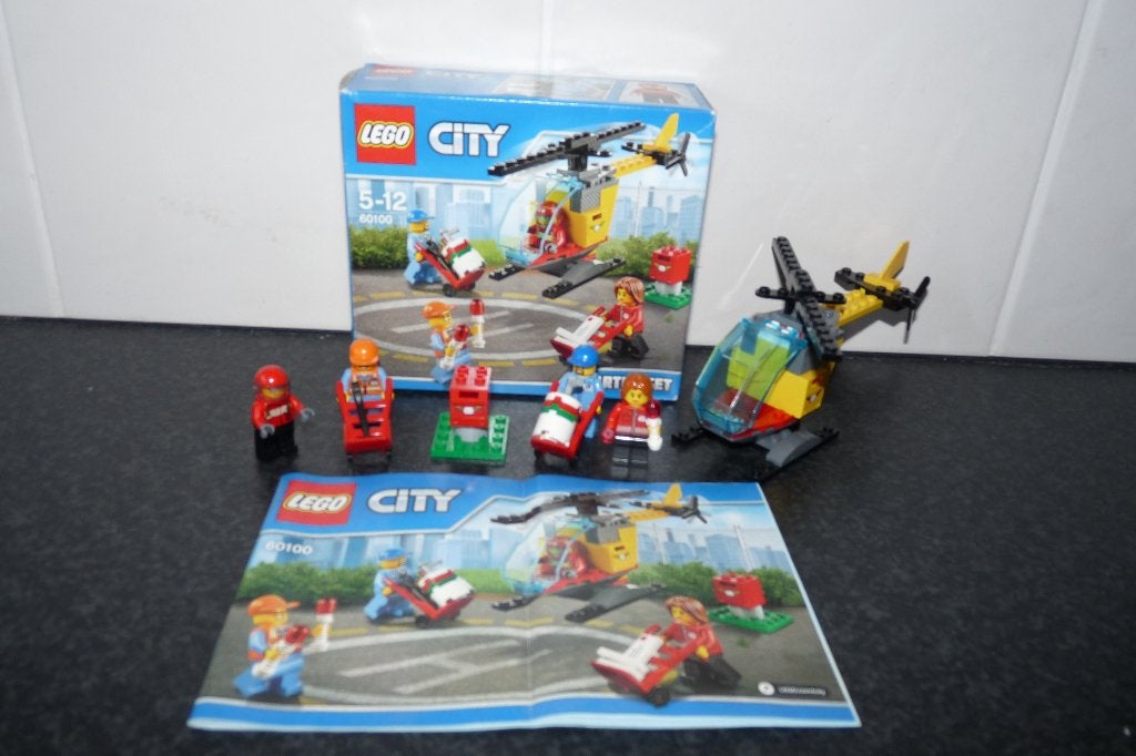 als nieuw Lego City 60100 Vliegveld starter set incl doos, Kinderen en Baby's, Speelgoed | Duplo en Lego, City, Lego, Ophalen of Verzenden