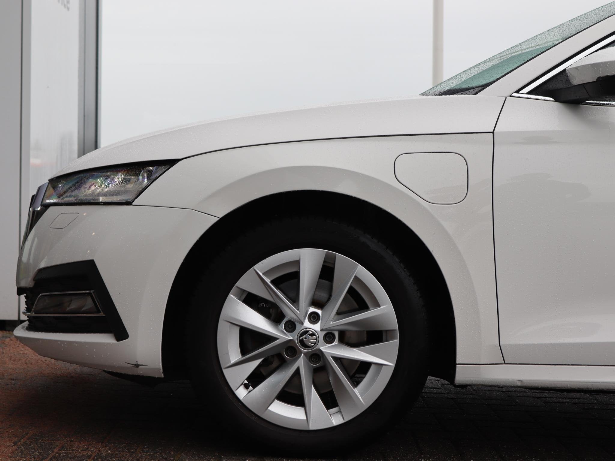 Skoda Octavia Combi 1.4 TSI 204 pk DSG iV PHEV Style | Trekh, Stof, Gebruikt, Wit, Plug-in hybride