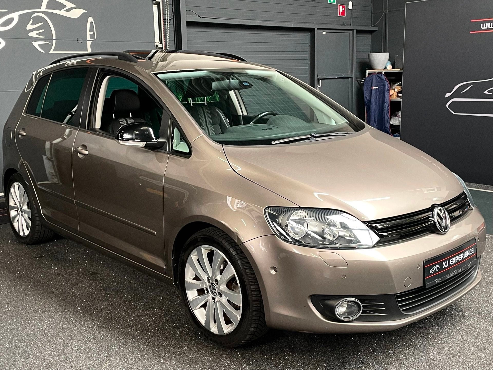 Volkswagen Golf Plus 1.2 TSI Highline GLASDAK NAVI CARPLAY A, Auto's, Euro 5, 1300 kg, Gebruikt, Zwart
