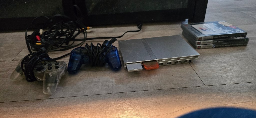Ps2 slim, Spelcomputers en Games, Ophalen, Gebruikt, Met games, Met 2 controllers