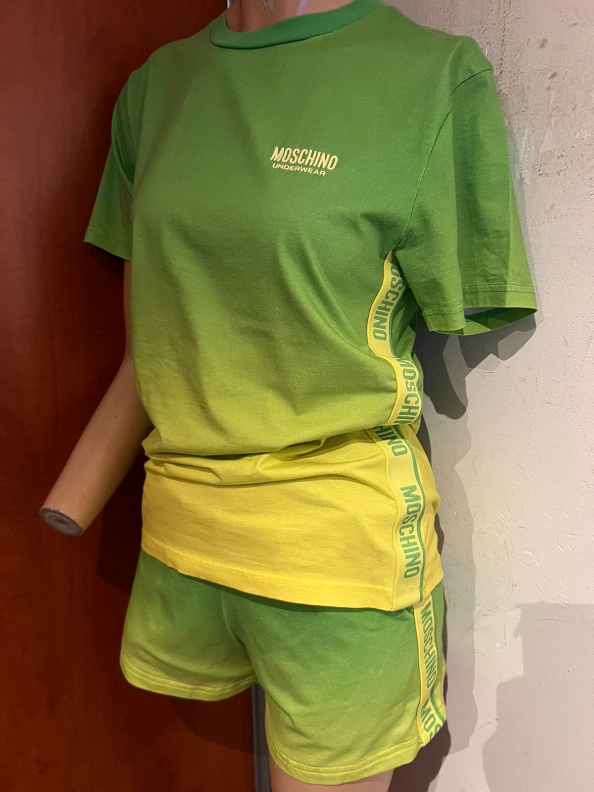 MOSCHINO set maat S origineel zgan, Ophalen of Verzenden, Zo goed als nieuw, C, Maat 36 (S)