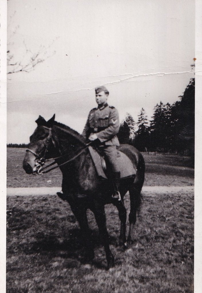 WO2 Foto Duitse Soldaat te Paard - Wehrmacht Kavallerie, Verzamelen, Ophalen of Verzenden, Nederland, Foto of Poster