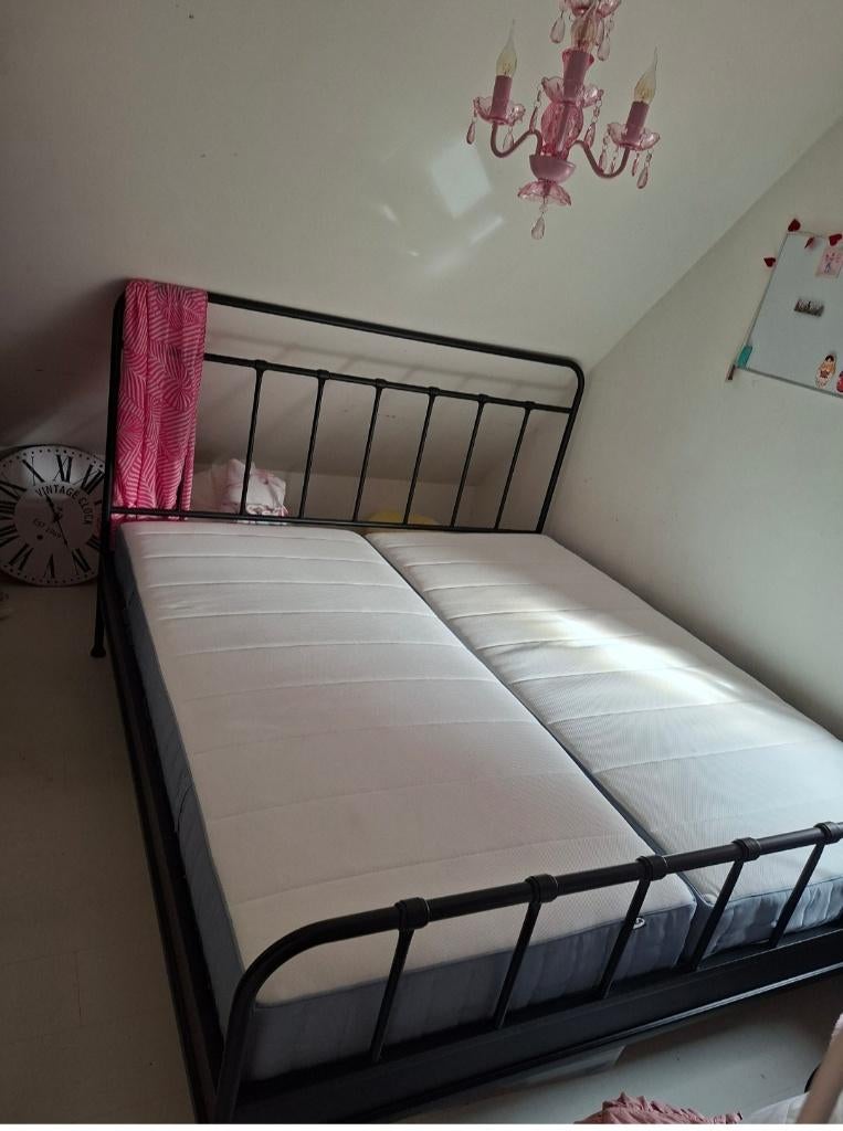 Ikea bed, Huis en Inrichting, Slaapkamer | Bedden, Zwart, Ophalen of Verzenden, 180 cm, 200 cm