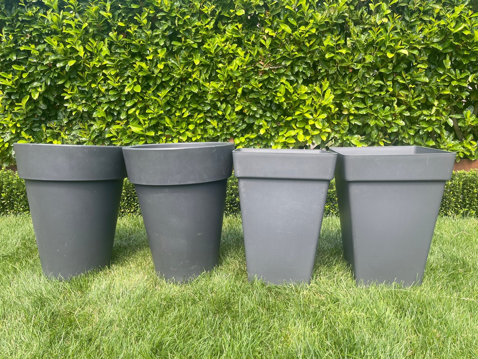 Set van 4 grijze tuinbloempotten, 25 tot 40 cm, Kunststof, Gebruikt, Balkon