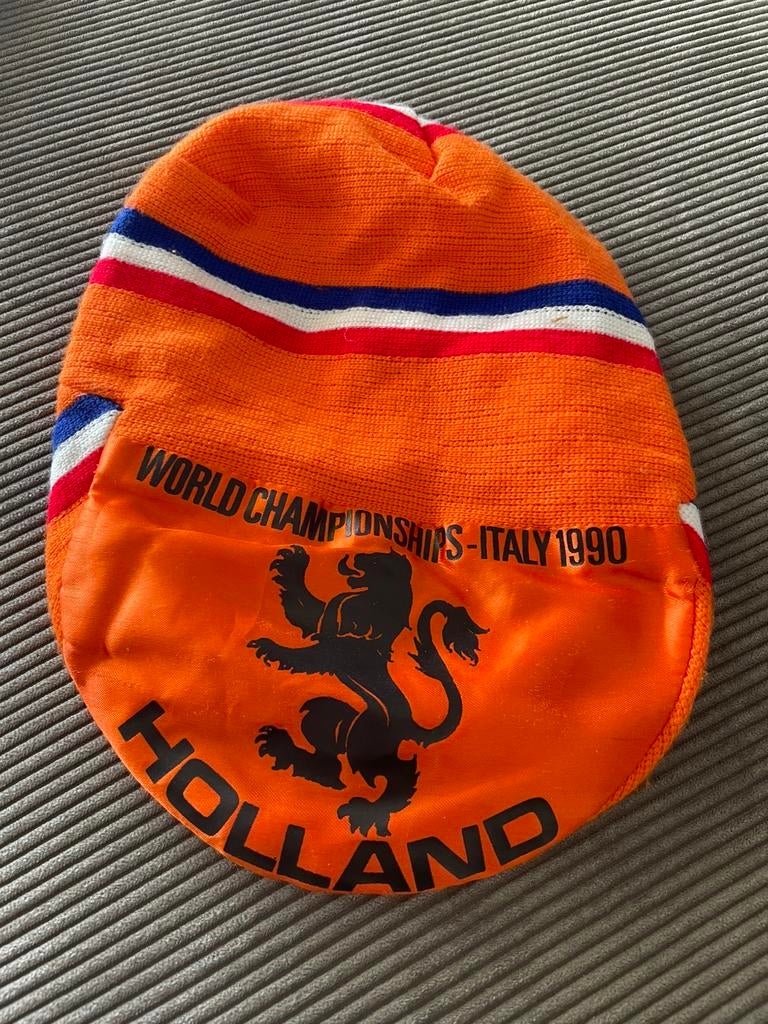 Vintage muts voetbal 1990, Ophalen of Verzenden, Zo goed als nieuw, Buitenlandse clubs