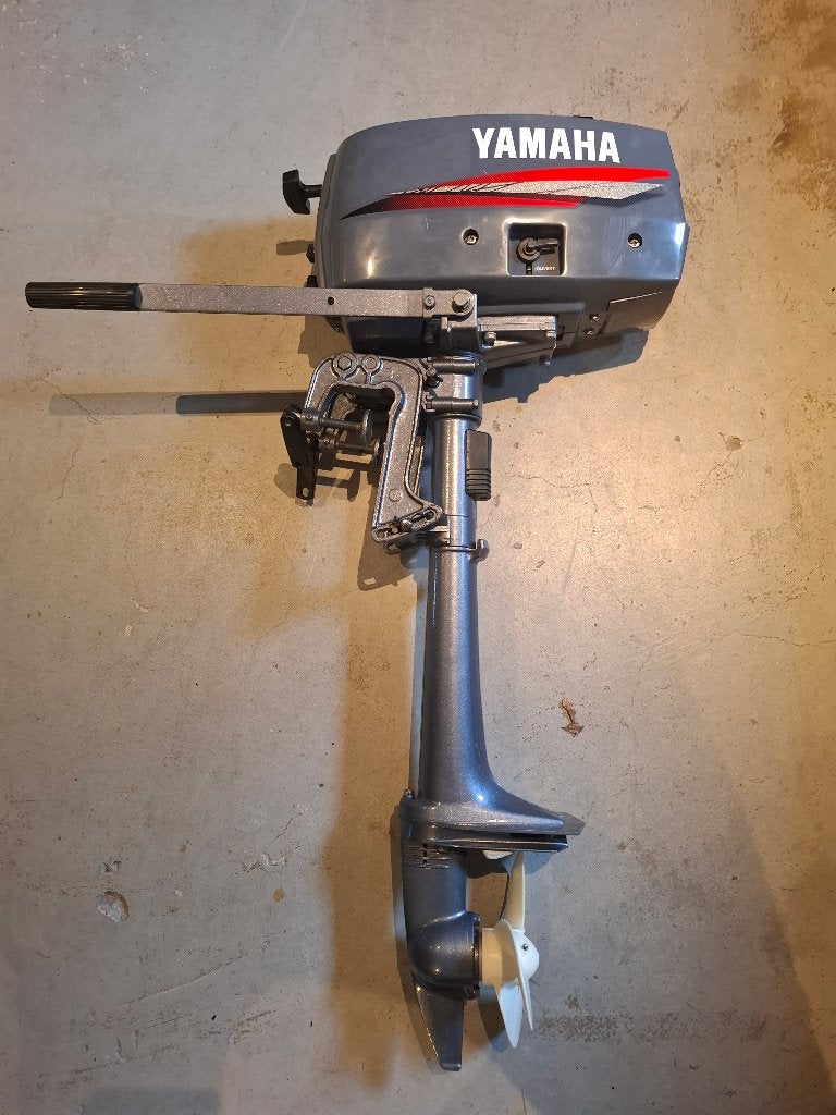Te koop: Yamaha 2 pk kortstraat + Yamaha 6pk 4-stroke, Watersport en Boten, Ophalen, 5 tot 10 pk, Viertaktmotor, Zo goed als nieuw