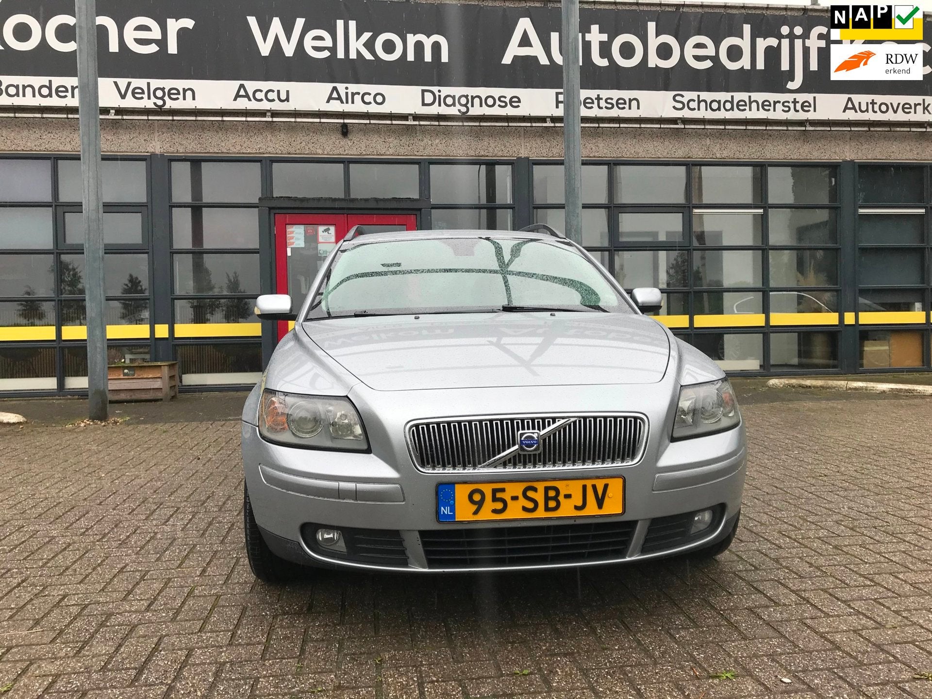 Volvo V50 1.8 Momentum, Auto's, Voorwielaandrijving, Dealer onderhouden, 125 pk, 4 cilinders